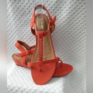 NWT Clarks Women's Coral Suede Strappy Studded Thong Sandals Comfort Heel Sz 8.5